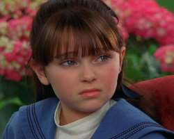 Originally Robb is blonde and wore a  long brunette wig to play a part of Samantha Parkington in the television film 
